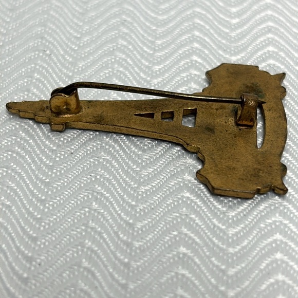 Vintage  blackpool tower souvenir pin - Picture 2 of 7